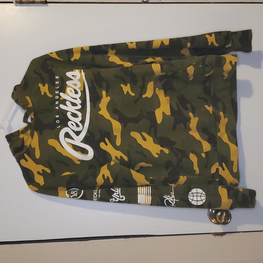 🪖 Young & Reckless Camo Hoodie ⭐️ Sz L
